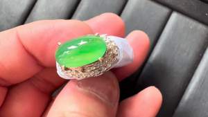 蛍光翡翠ルース