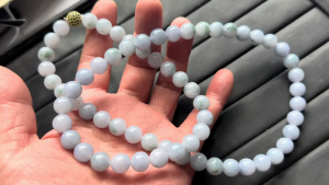 ラベンダー翡翠ビーズネックレス