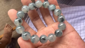 氷翡翠ビーズブレスレット