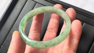 氷翡翠バングル