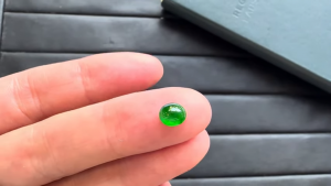 ろうかん翡翠ルース