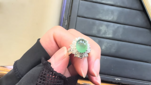 格安アイスブルー翡翠ルース　森の中の湖