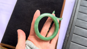 本翡翠バングル