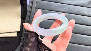 アイスラベンダー翡翠バングル