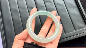 高級アイスプリンセスバングル