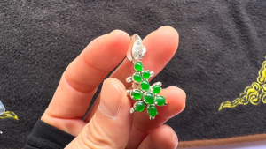 ろうかん翡翠ルースペンダント