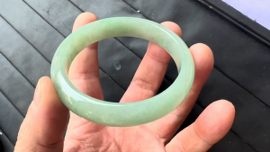 本翡翠バングル