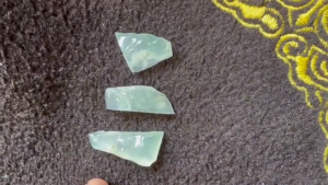 氷翡翠原石　氷の欠片