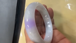 くりぬき翡翠バングル