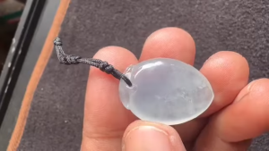 氷翡翠カービング　氷塊
