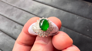 ろうかん翡翠ルース