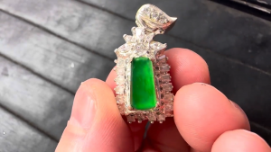 格安ろうかん翡翠ルース