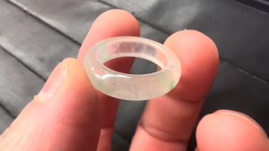 高級くりぬき氷翡翠リング　ビクトリア