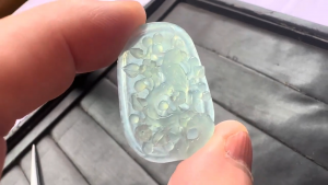 氷翡翠カービング　花鳥風月