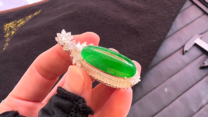 ろうかん翡翠ルース