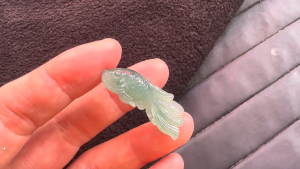 格安氷翡翠カービング　魚クン