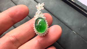 ろうかん翡翠ルース