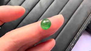 ろうかん翡翠ルース