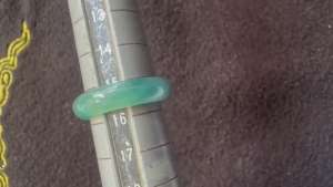 格安くりぬき氷翡翠リング　いさり火