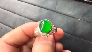 ろうかん翡翠ルース