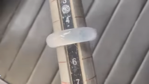くりぬき氷翡翠リング　光る毎日