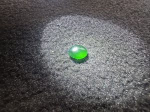 ダークグリーン翡翠ルース　漆黒の翠