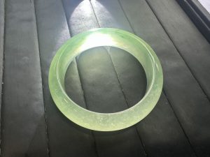 高級氷翡翠バングル　水の世界観