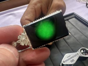 黒翡翠ルース　ブラックナイト