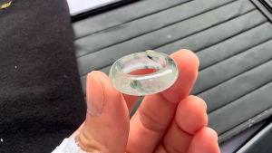 くりぬき氷翡翠リング　流れ花