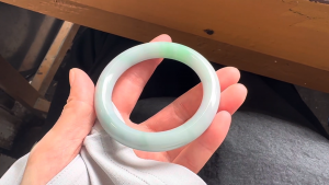 プリンセス翡翠バングル　三色飾り