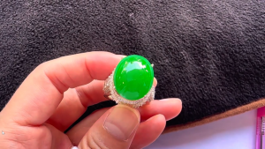 高級ろうかん翡翠ルース　完全無欠
