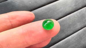 ろうかん翡翠ルース