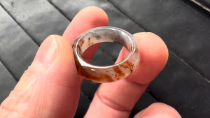 くりぬきレアカラー翡翠リング　三色旗