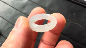 くりぬき氷翡翠彫刻リング