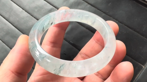 ポロンバングル