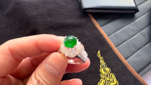 ろうかん翡翠ルース　翠富士