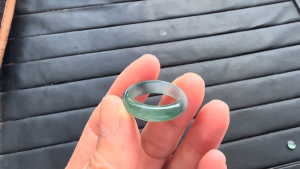 格安くりぬき氷翡翠リング　森の精