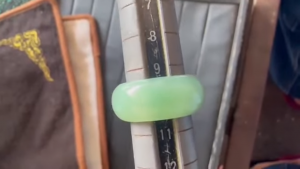 くりぬき氷翡翠リング