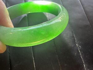 ろうかん翡翠バングル