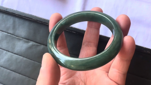 本翡翠バングル