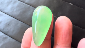 高級ろうかん翡翠ルース