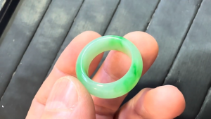 くりぬきろうかん翡翠リング