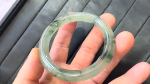 高級アイスプリンセスバングル