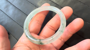 高級アイスプリンセスバングル　水辺にて