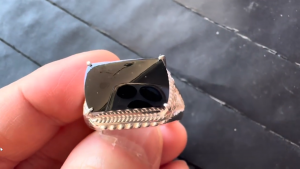 黒翡翠ルース　白き心