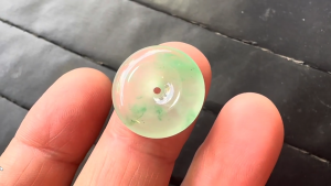 氷翡翠カービング　円心緑