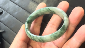 卵型翡翠バングル　アイリーン