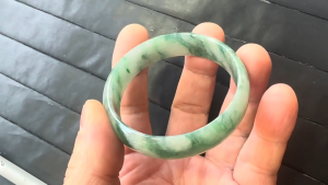 本翡翠バングル