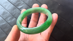 ろうかん翡翠バングル