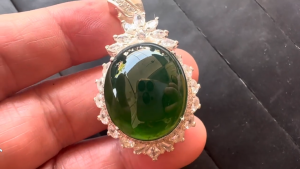 高級レアカラー翡翠ルース